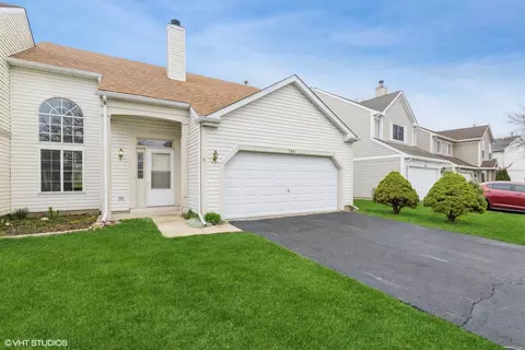 785 Dogwood Ln, Lake In The Hills, IL 60156