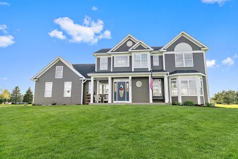 8769 Bentley Ln, Spring Grove, IL 60081