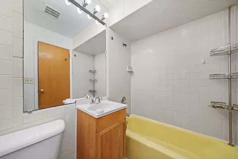 Bath - 811 Valley Stream Dr #C, Wheeling, IL 60090 photo 1 of 1