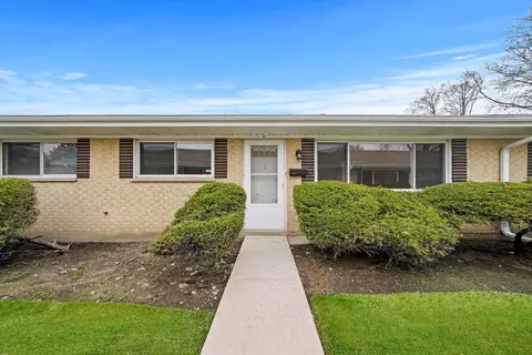 811 Valley Stream Dr #C, Wheeling, IL 60090