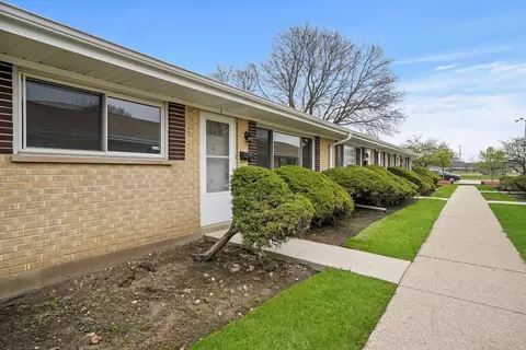 Exterior - 811 Valley Stream Dr #C, Wheeling, IL 60090 photo 6 of 6