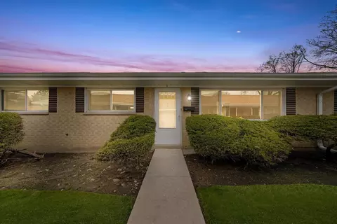 Exterior - 811 Valley Stream Dr #C, Wheeling, IL 60090 photo 2 of 6