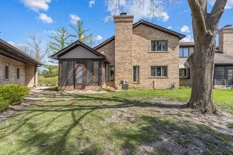 Exterior - 1654 Pebble Beach Dr, Hoffman Estates, IL 60169 photo 2 of 6