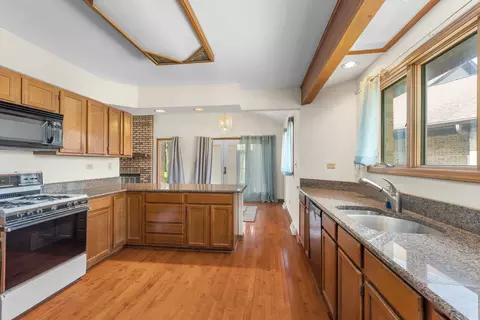 Kitchen - 1654 Pebble Beach Dr, Hoffman Estates, IL 60169 photo 2 of 2