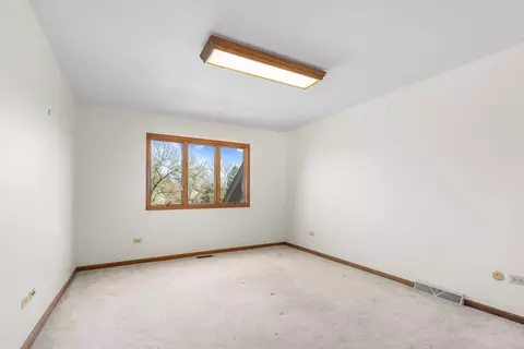 Other - 1654 Pebble Beach Dr, Hoffman Estates, IL 60169 photo 4 of 9