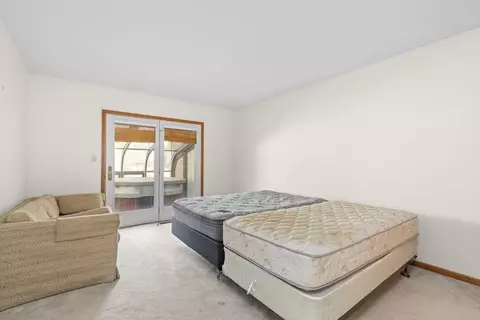 Bedroom - 1654 Pebble Beach Dr, Hoffman Estates, IL 60169 photo 1 of 4