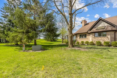 Exterior - 1654 Pebble Beach Dr, Hoffman Estates, IL 60169 photo 6 of 6