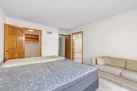 Bedroom - 1654 Pebble Beach Dr, Hoffman Estates, IL 60169 photo 2 of 4