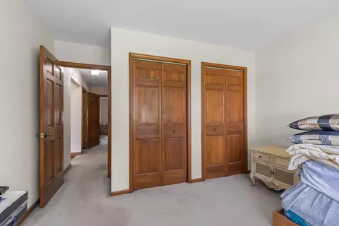Bedroom - 1654 Pebble Beach Dr, Hoffman Estates, IL 60169 photo 4 of 4