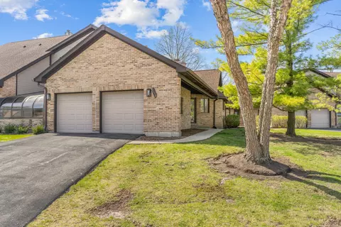 Exterior - 1654 Pebble Beach Dr, Hoffman Estates, IL 60169 photo 3 of 6