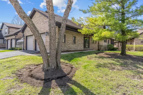 Exterior - 1654 Pebble Beach Dr, Hoffman Estates, IL 60169 photo 5 of 6