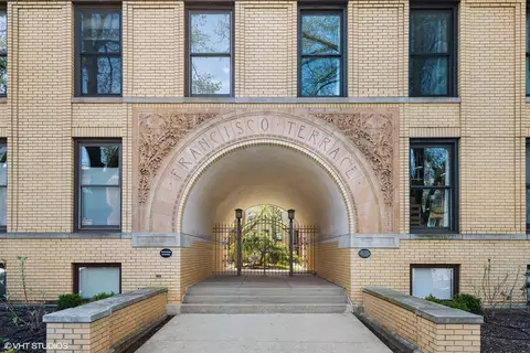 135 Francisco Ter, Oak Park, IL 60302