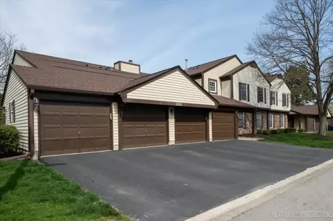 2105 Lancaster Cir #101A, Naperville, IL 60565