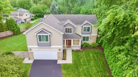 735 Cornwall Ct, Bolingbrook, IL 60440 photo 2