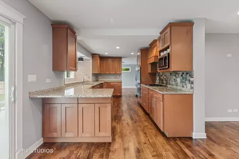 735 Cornwall Ct, Bolingbrook, IL 60440 photo 10