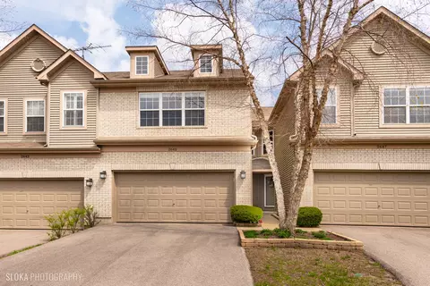 2645 Granite Ct, Crystal Lake, IL 60012