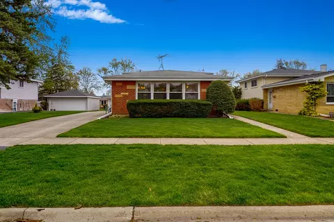 469 Mors Ave, Wheeling, IL 60090