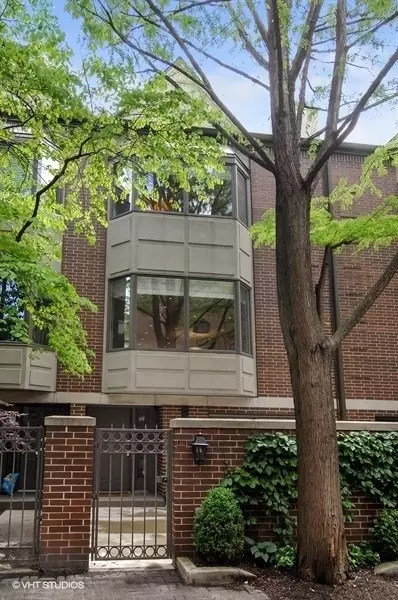 55 W Goethe St #1223, Chicago, IL 60610