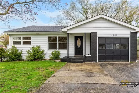 1533 N Seminary Ave, Woodstock, IL 60098