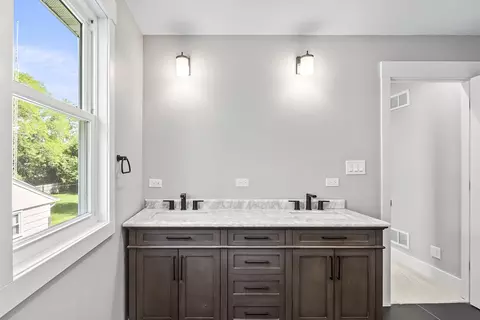 Bath - 2804 Fremont St, Rolling Meadows, IL 60008 photo 1 of 4