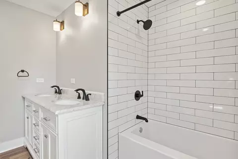Bath - 2804 Fremont St, Rolling Meadows, IL 60008 photo 4 of 4
