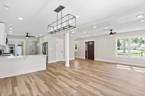 Living - 2804 Fremont St, Rolling Meadows, IL 60008 photo 2 of 2