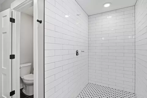 Bath - 2804 Fremont St, Rolling Meadows, IL 60008 photo 2 of 4