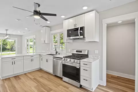 Kitchen - 2804 Fremont St, Rolling Meadows, IL 60008 photo 2 of 2