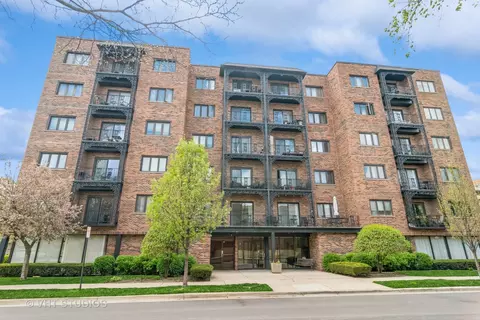 414 Clinton Pl #501, River Forest, IL 60305