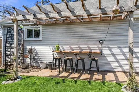 Exterior - 2301 Fulle St, Rolling Meadows, IL 60008 photo 10 of 12