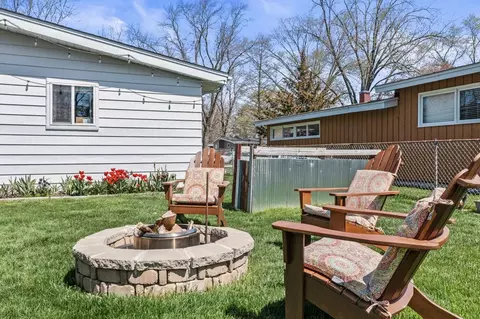 Exterior - 2301 Fulle St, Rolling Meadows, IL 60008 photo 9 of 12