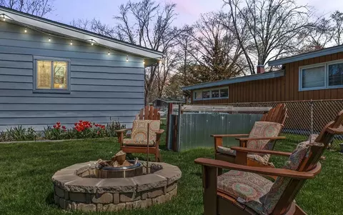 Exterior - 2301 Fulle St, Rolling Meadows, IL 60008 photo 8 of 12