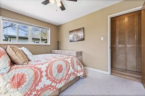 Bedroom - 2301 Fulle St, Rolling Meadows, IL 60008 photo 3 of 5