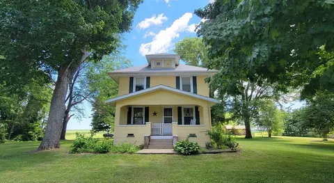 1906 Mound Hill Rd, Dixon, IL 61021
