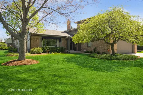 2537 N Raleigh St, Arlington Heights, IL 60004