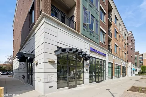 801 Village Center Dr #402, Burr Ridge, IL 60527