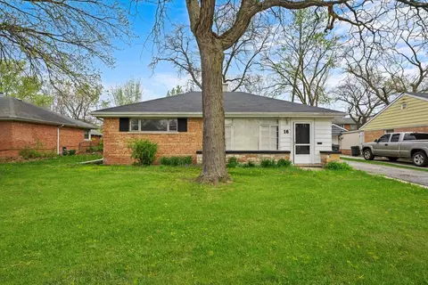16 Apple Ln, Park Forest, IL 60466
