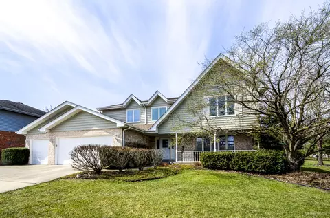 228 N Locust St, Frankfort, IL 60423