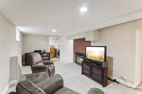 860 S 2nd Ave, Des Plaines, IL 60016 photo 29