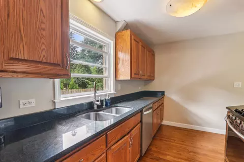 860 S 2nd Ave, Des Plaines, IL 60016 photo 10
