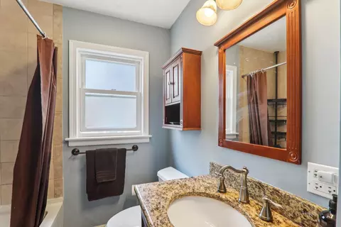 860 S 2nd Ave, Des Plaines, IL 60016 photo 16