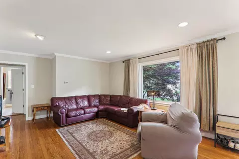 860 S 2nd Ave, Des Plaines, IL 60016 photo 5