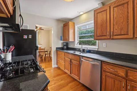 860 S 2nd Ave, Des Plaines, IL 60016 photo 12