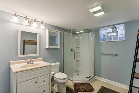 860 S 2nd Ave, Des Plaines, IL 60016 photo 27