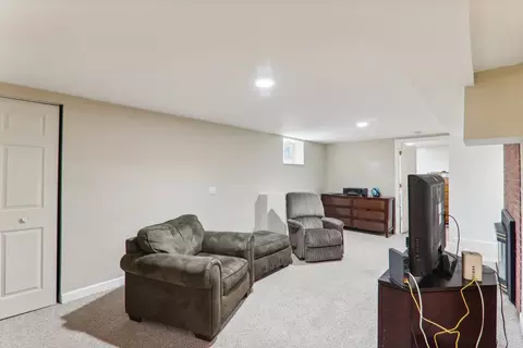 860 S 2nd Ave, Des Plaines, IL 60016 photo 28