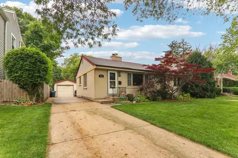 860 S 2nd Ave, Des Plaines, IL 60016 photo 4