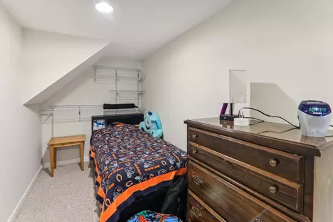 860 S 2nd Ave, Des Plaines, IL 60016 photo 25