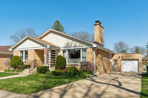 9231 S Sacramento Ave, Evergreen Park, IL 60805
