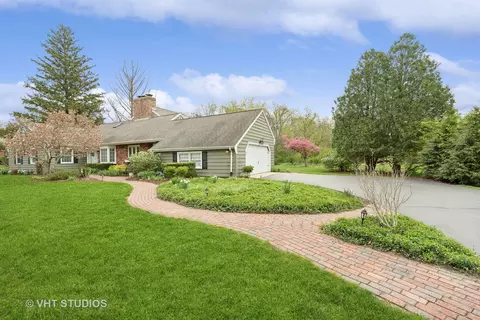 229 Valley Rd, Trout Valley, IL 60013
