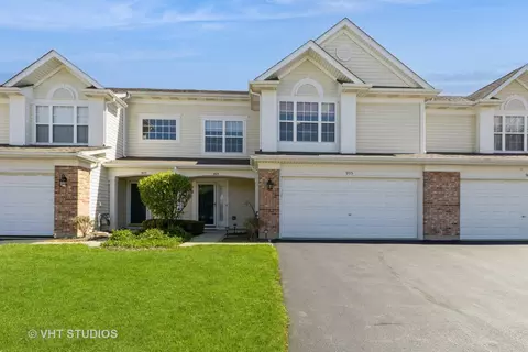 905 Waterford Ln, Elk Grove Village, IL 60007